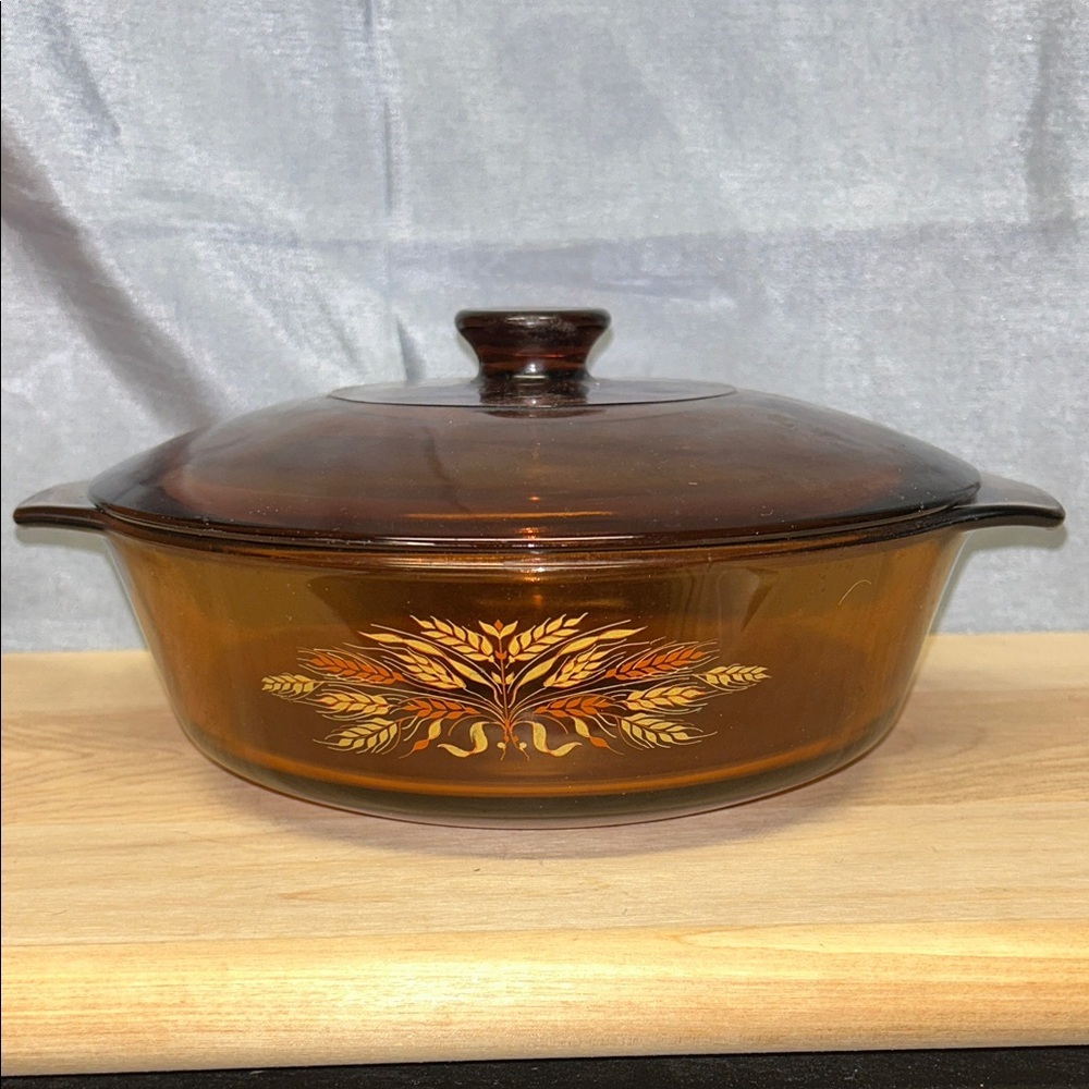 🛒💕 ANCHOR HOCKING Amber CASSEROLE Dish 1.5 L with lid Wheat Pattern 437